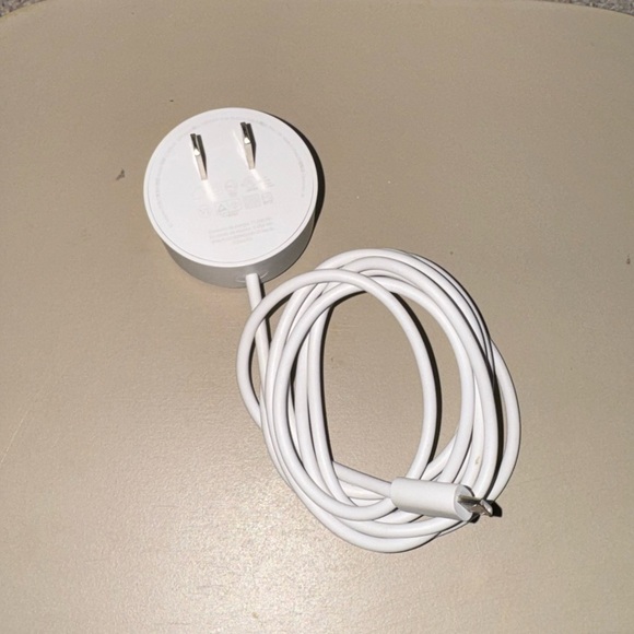 Google Home Mini - Picture 3 of 4